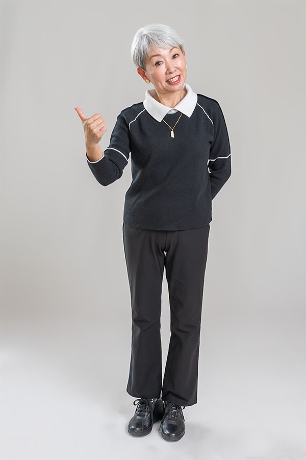 幅しげみの宣材写真（全身）