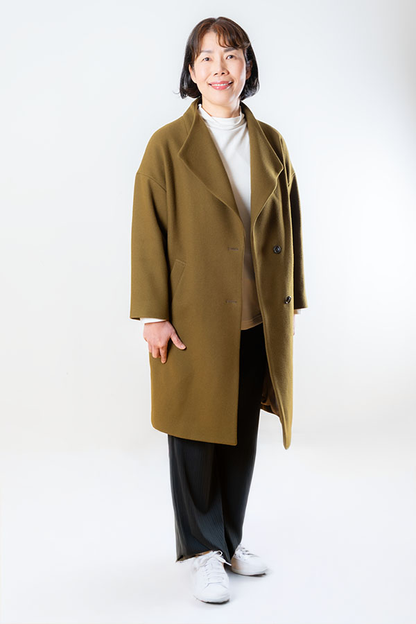 白川奈奈の宣材写真（全身）