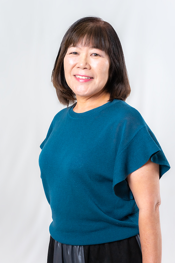 小倉智子の宣材写真（バストアップ）