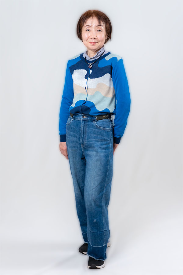 しのはらあつこの宣材写真（全身）